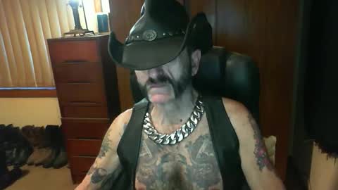 leathergreaser online show from 10-25-25, 08:11