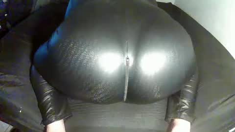 Snapshot of leatherman31 chatting on 01-03-25, 05:17 leatherman31 online show from 01-03-25, 05:17