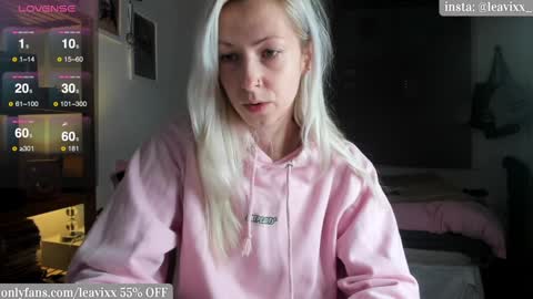 LeaVixx online show from 12-17-24, 04:11