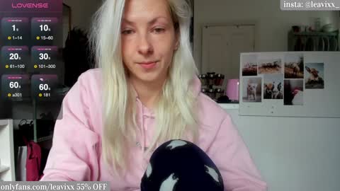 LeaVixx online show from 12-23-24, 11:47