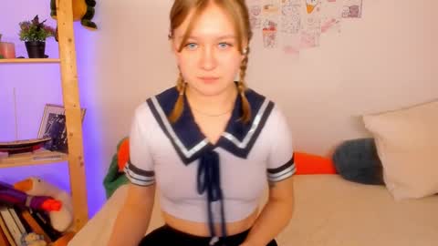 Snapshot of leazy_peasy chatting on 12-06-24, 06:15 Ellie online show from 12-06-24, 06:15