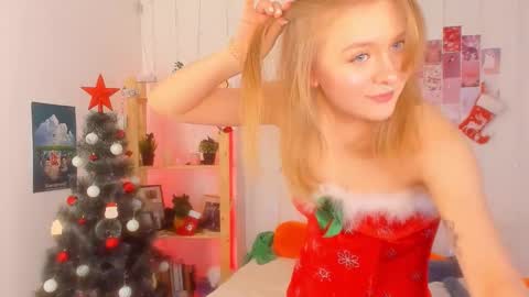 Snapshot of leazy_peasy chatting on 12-28-24, 07:22 Ellie online show from 12-28-24, 07:22