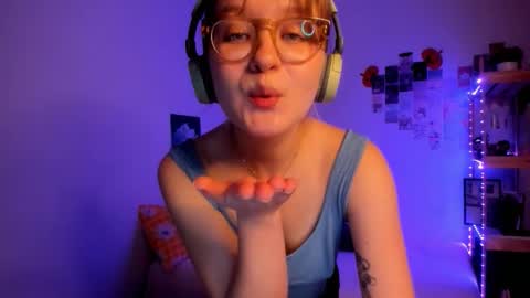 Snapshot of leazy_peasy chatting on 11-25-25, 05:51 Ellie online show from 11-25-25, 05:51