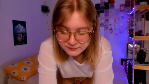 Snapshot of leazy_peasy chatting on 11-28-25, 07:11 Ellie online show from 11-28-25, 07:11