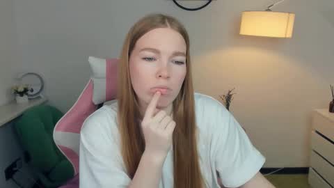 Snapshot of ledacopus chatting on 11-24-25, 08:08 Lilly online show from 11-24-25, 08:08