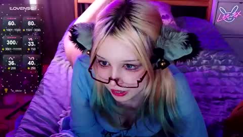 Snapshot of lee_ex chatting on 01-10-26, 07:59 Lee ex online show from 01-10-26, 07:59