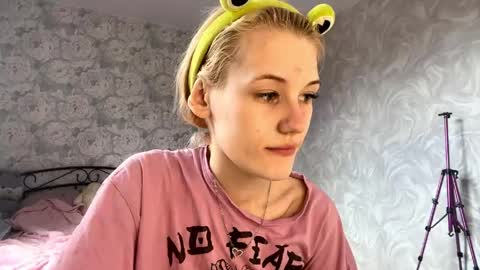 Snapshot of leealaya chatting on 05-04-26, 05:25 Kate online show from 05-04-26, 05:25