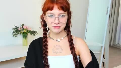 Snapshot of leelooyolo chatting on 11-09-25, 10:35 leelooyolo online show from 11-09-25, 10:35