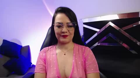 Snapshot of leelufox chatting on 10-18-25, 04:15 Leelu online show from 10-18-25, 04:15