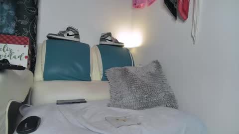 leenar_key online show from 02-15-25, 04:45