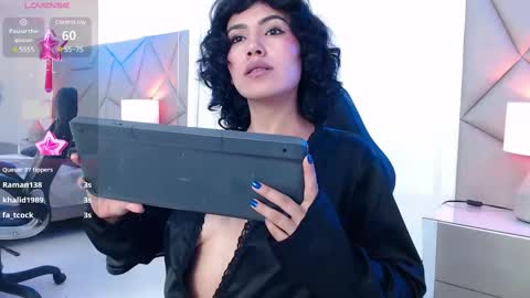 Snapshot of leethompson_ chatting on 02-26-25, 04:56 Leet online show from 02-26-25, 04:56