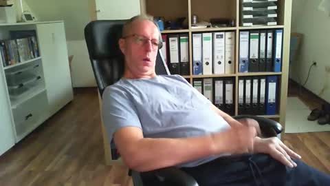 Dave online show from 10-12-25, 08:35