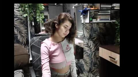 Snapshot of legenda_liya chatting on 09-29-25, 01:33 Liya online show from 09-29-25, 01:33