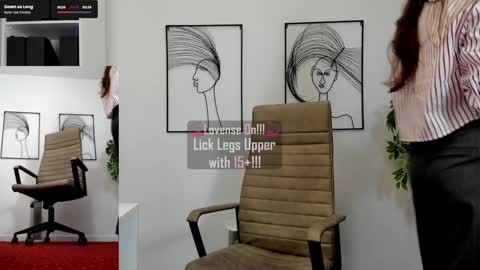 Snapshot of legswattitude chatting on 01-09-25, 12:41 Elle  online show from 01-09-25, 12:41
