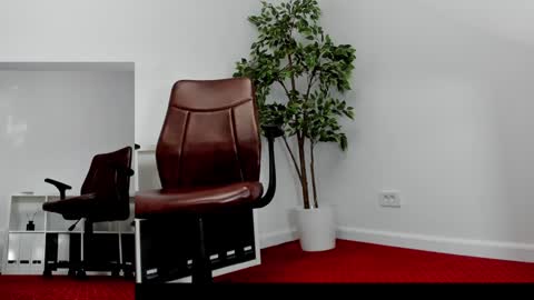 Snapshot of legswattitude chatting on 09-12-25, 06:13 Elle  online show from 09-12-25, 06:13