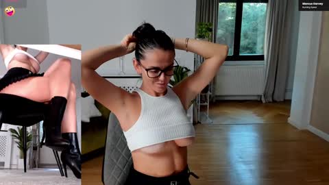 Snapshot of legswattitude chatting on 09-19-25, 01:56 Elle  online show from 09-19-25, 01:56