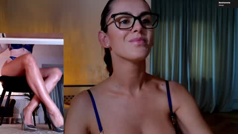 Snapshot of legswattitude chatting on 10-19-25, 02:29 Elle  online show from 10-19-25, 02:29