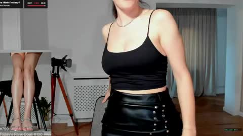 Elle  online show from 04-25-26, 04:48