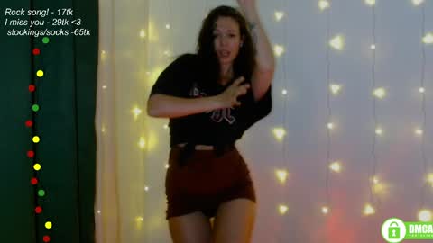 Snapshot of leia_bell chatting on 06-05-26, 07:19 hey Im Leia and I love rock online show from 06-05-26, 07:19