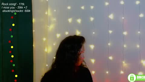 Snapshot of leia_bell chatting on 06-19-26, 07:17 hey Im Leia and I love rock online show from 06-19-26, 07:17