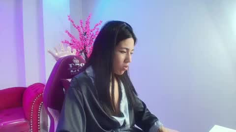 Leia.  online show from 01-04-25, 02:25