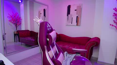 Leia.  online show from 01-16-25, 02:19