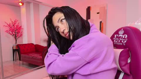 Leia.  online show from 01-21-25, 11:24