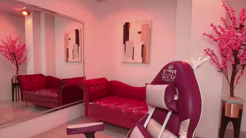 Leia.  online show from 02-28-25, 02:20