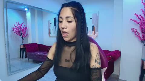 Leia.  online show from 03-02-25, 03:24