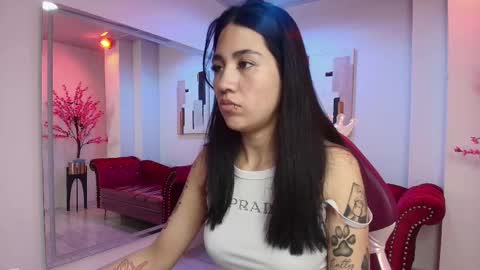 Leia.  online show from 03-05-25, 11:17