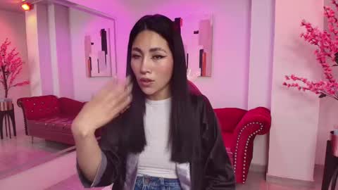 Leia.  online show from 03-12-25, 06:11