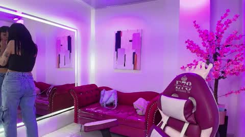 Leia.  online show from 09-29-25, 11:48