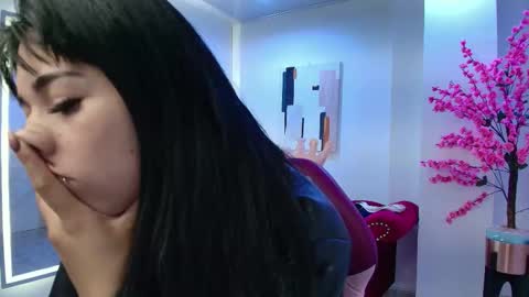 Leia.  online show from 10-13-25, 11:10