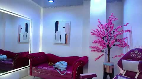 Leia.  online show from 10-14-25, 12:06