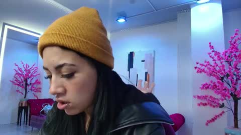 Leia.  online show from 10-15-25, 11:21