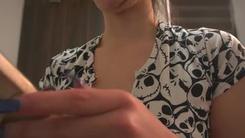 Leah online show from 10-31-25, 07:48