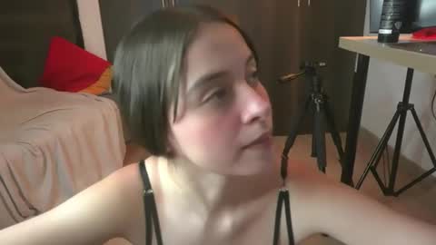 Snapshot of leiaah__ chatting on 05-16-26, 12:40 Leah online show from 05-16-26, 12:40