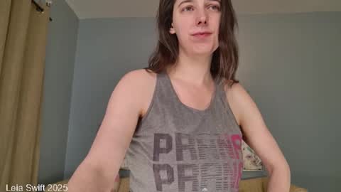 Leia Swift online show from 12-21-25, 11:06