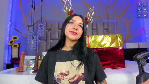 Snapshot of leiawong chatting on 12-18-24, 03:37 Leia online show from 12-18-24, 03:37