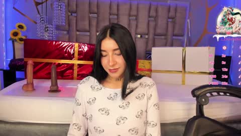 Snapshot of leiawong chatting on 12-23-24, 05:06 Leia online show from 12-23-24, 05:06