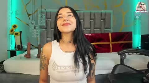 Snapshot of leiawong chatting on 12-27-24, 05:31 Leia online show from 12-27-24, 05:31