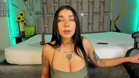 Snapshot of leiawong chatting on 01-04-25, 05:27 Leia online show from 01-04-25, 05:27