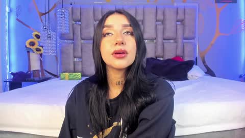 Snapshot of leiawong chatting on 01-04-25, 11:59 Leia online show from 01-04-25, 11:59