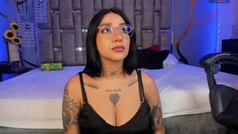 Snapshot of leiawong chatting on 01-05-25, 03:00 Leia online show from 01-05-25, 03:00