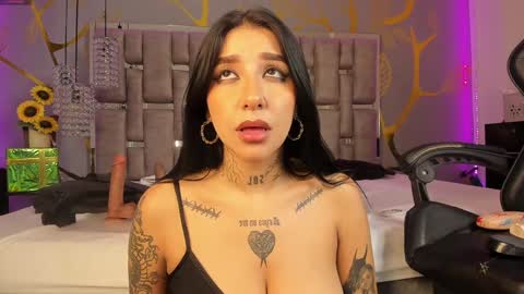 Snapshot of leiawong chatting on 01-06-25, 10:24 Leia online show from 01-06-25, 10:24