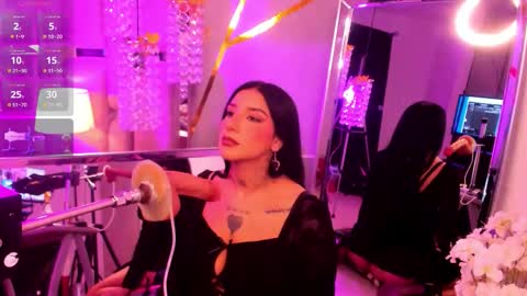 Snapshot of leiawong chatting on 11-23-25, 06:46 Leia online show from 11-23-25, 06:46