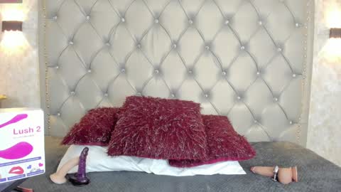 LEIGH ANGELS online show from 01-11-25, 09:04