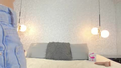 LEIGH ANGELS online show from 02-12-26, 09:32