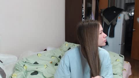 Snapshot of leila_bambi chatting on 12-30-24, 10:01 leila_bambi online show from 12-30-24, 10:01