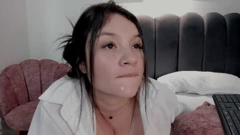 Snapshot of leilacole chatting on 07-28-26, 03:21 leilacole online show from 07-28-26, 03:21
